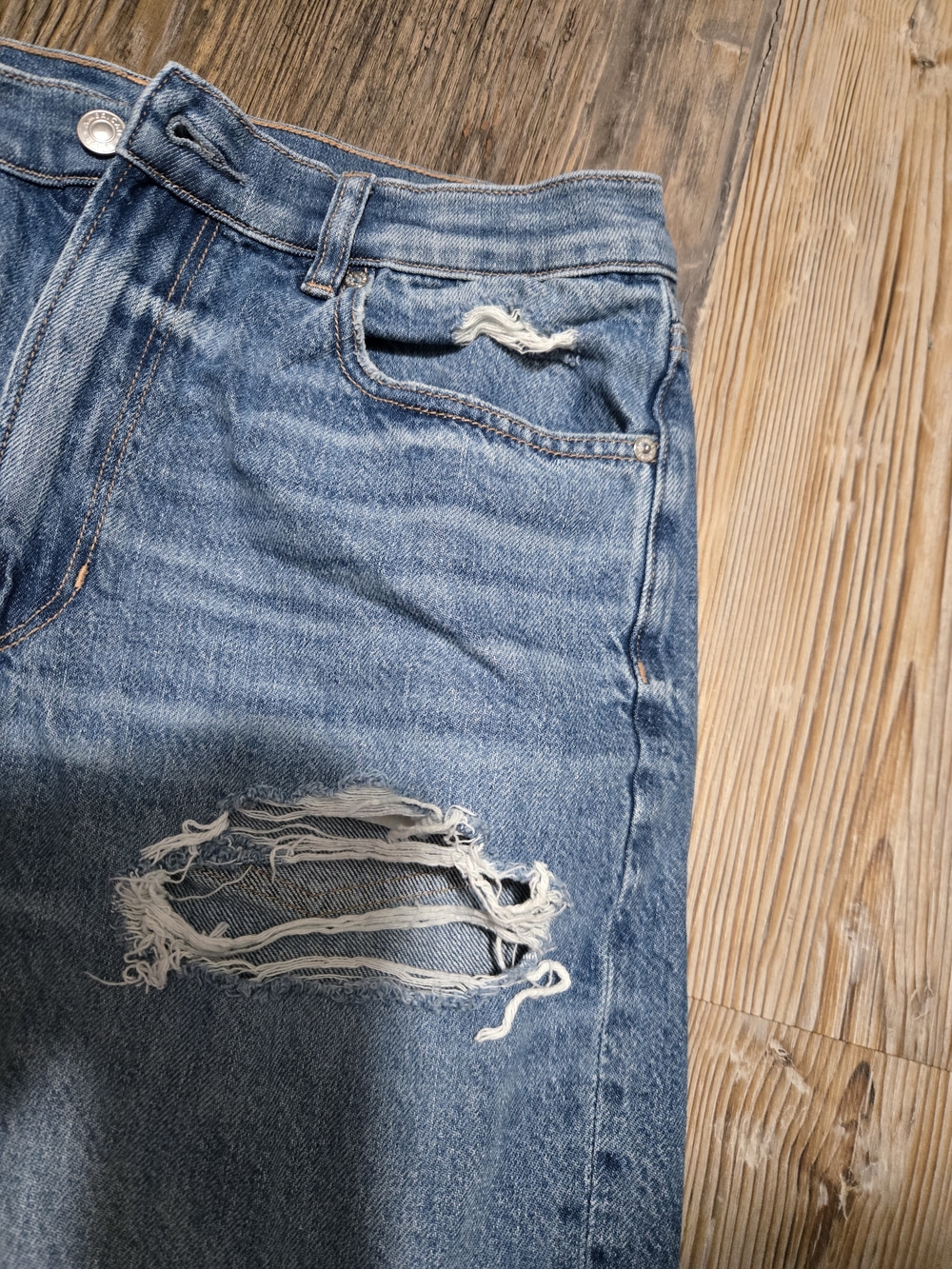 American Eagle Outfitters Distressed Blue Ripped Jeans - Picture 12 of 16